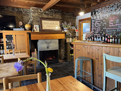 CASA UISHERA CASA RURAL BAR RESTAURANTE - Vilamòs