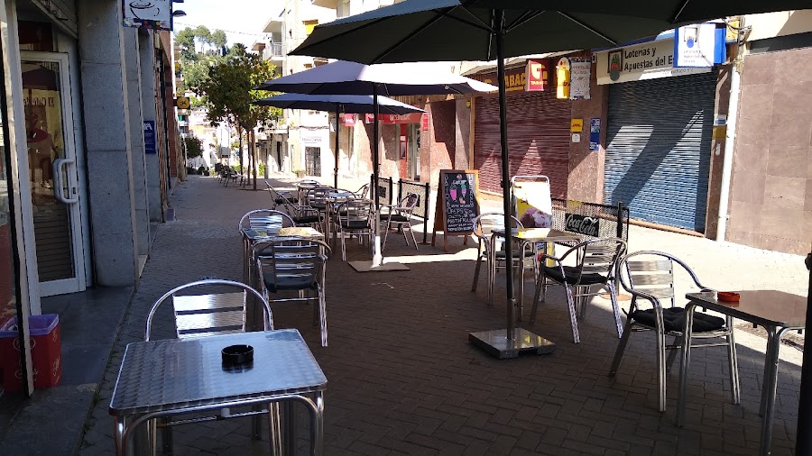 BAR CAFETERÍA HELADERÍA LES BRUIXES