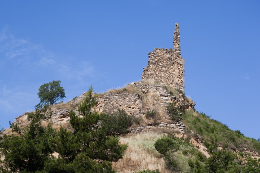 Castillo de Conques e iglesia de Sant Sadurní. Ruinas