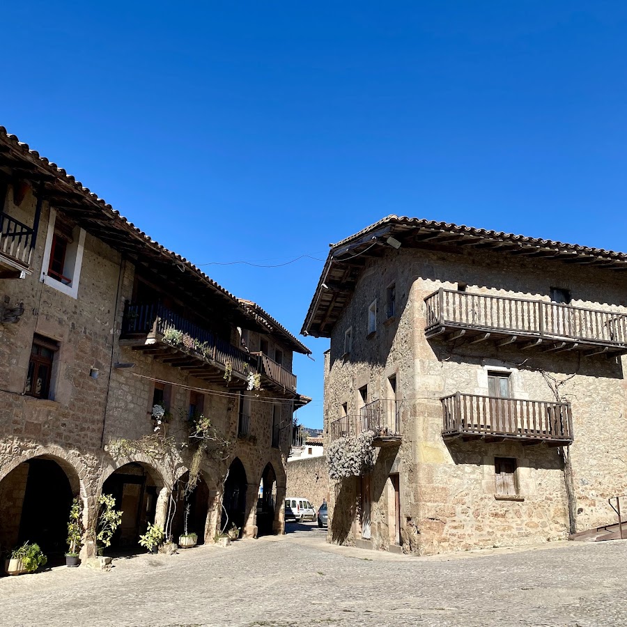 Plaza Mayor de Santa Pau